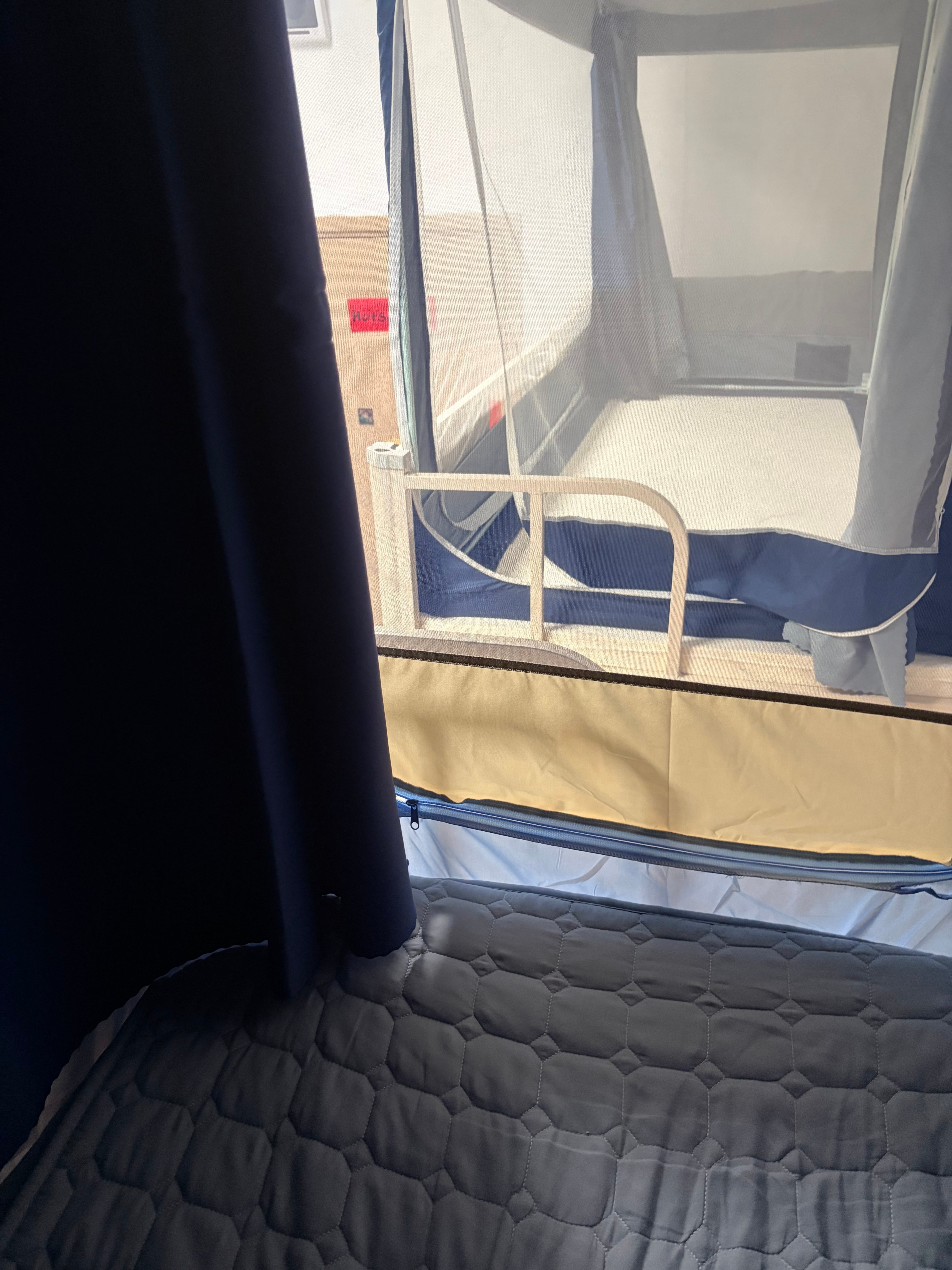 阴暗宿舍